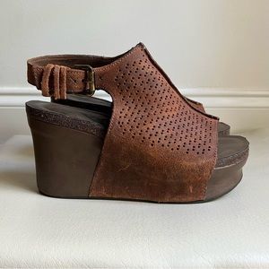 OTBT Jaunt Brown Suede Wedge. Excellent Condition! Size 7.5M